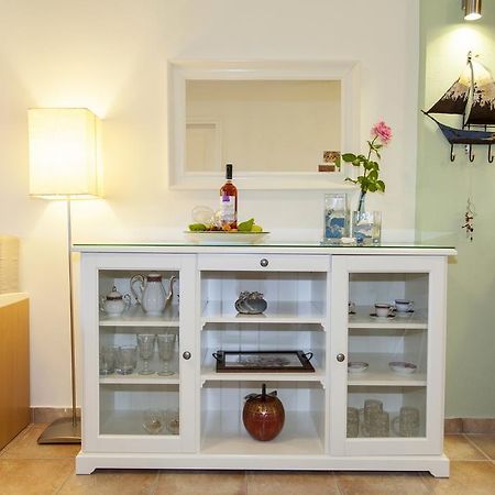 Apartment in Villa Rosebud Nikiana Bagian luar foto