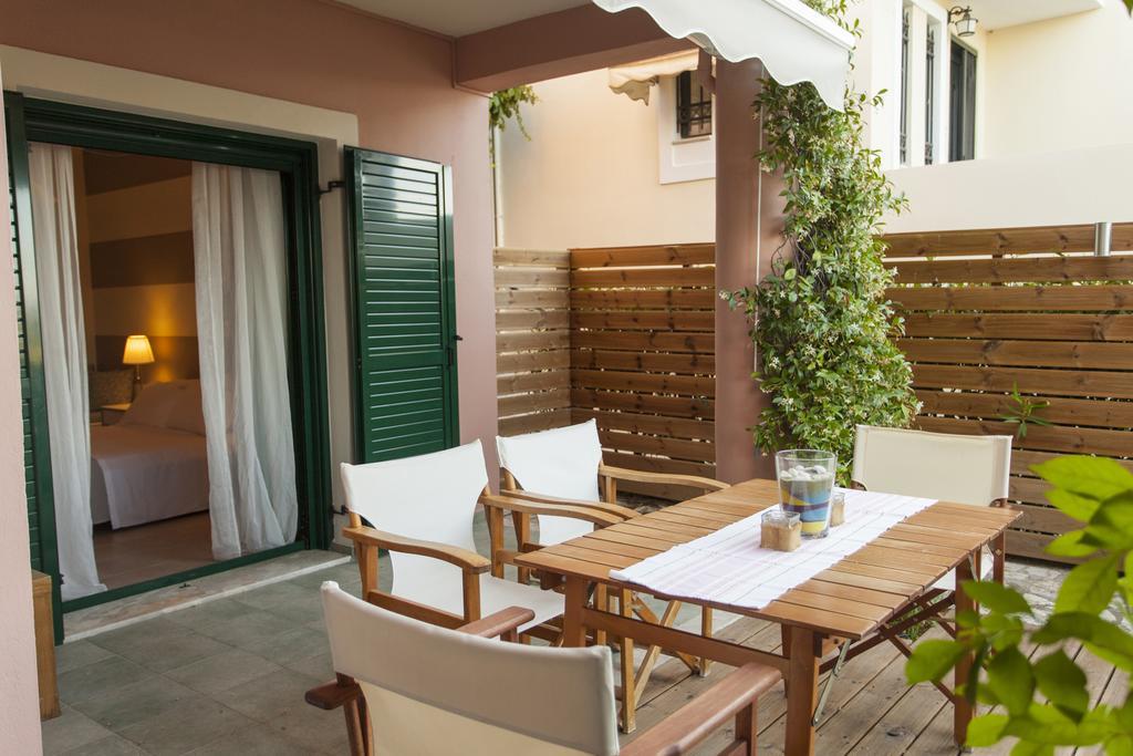 Apartment in Villa Rosebud Nikiana Bagian luar foto