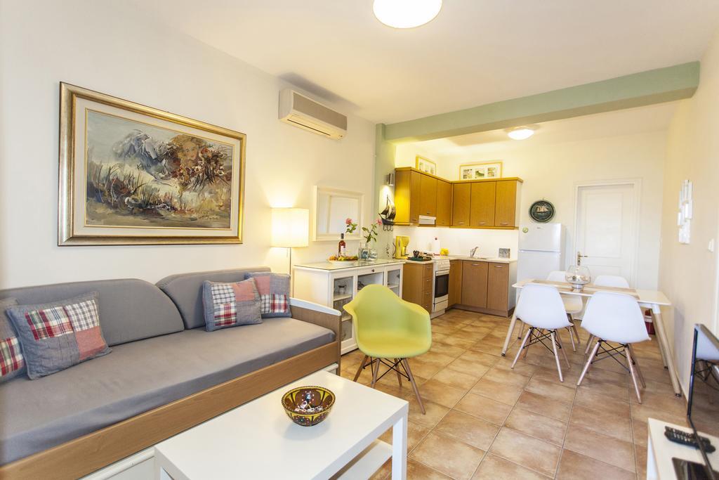Apartment in Villa Rosebud Nikiana Bagian luar foto