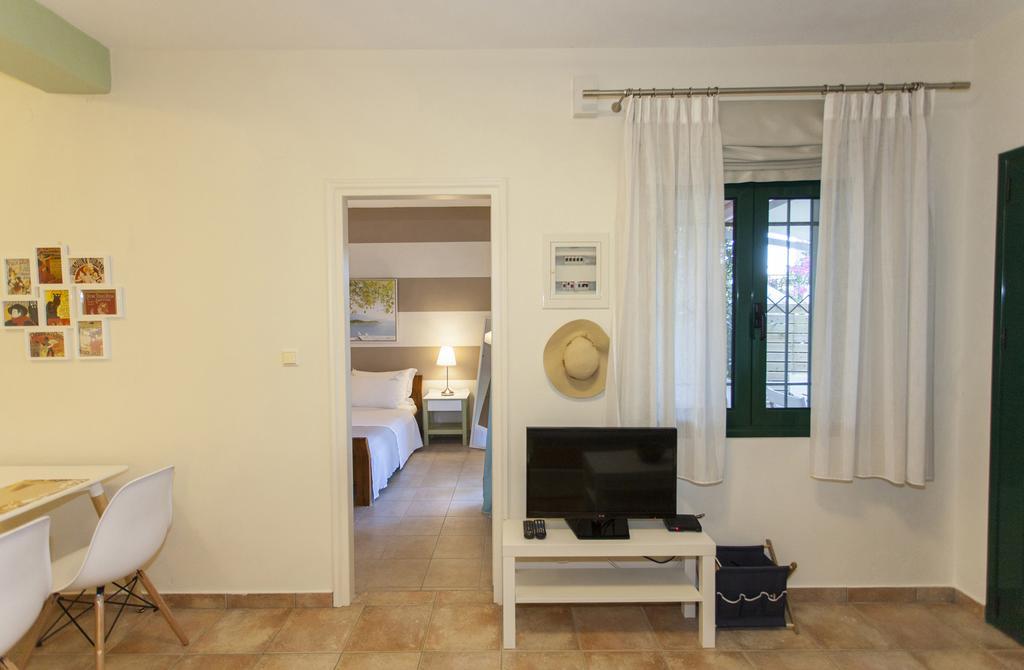 Apartment in Villa Rosebud Nikiana Bagian luar foto