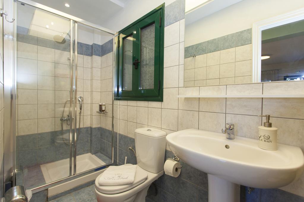 Apartment in Villa Rosebud Nikiana Bagian luar foto