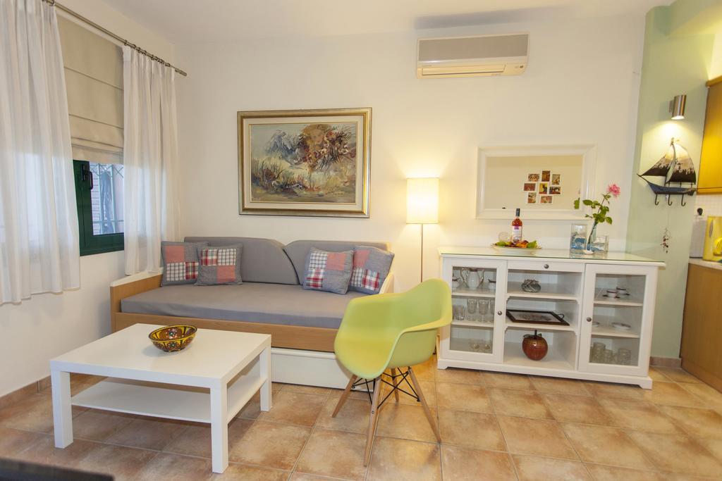 Apartment in Villa Rosebud Nikiana Bagian luar foto